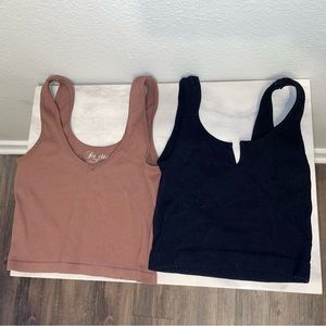 ✨2 for 10 RIBBED TANK CROP TOPS✨